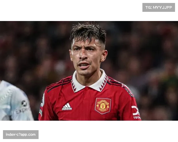 曼联防线再遭打击 马丁内斯小腿受伤预计缺阵两周 曼联防线再遭打击 马丁内斯小腿受伤预计缺阵两周